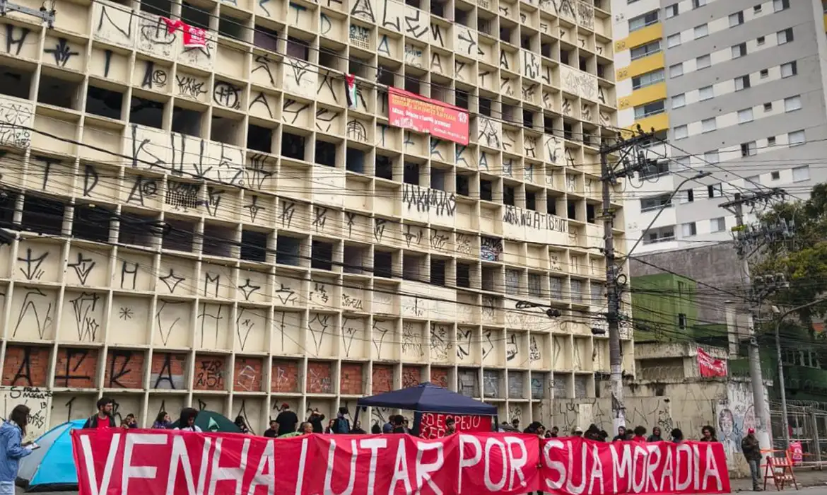 Pipicão - Guarda Civil de Diadema impede acesso de famílias a ocupação